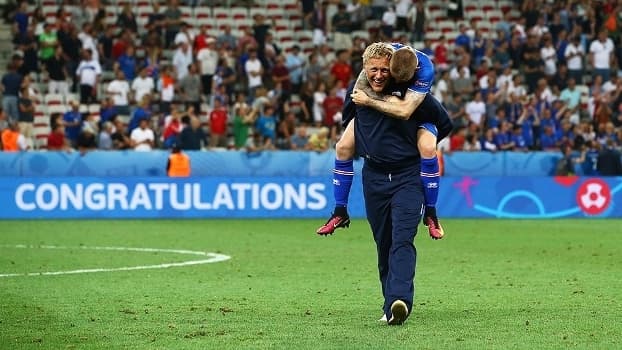 FANTÁSTICO: Conheça o dentista que colocou um país de 320 mil habitantes nas quartas da Eurocopa