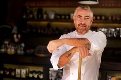 Premiado chef Alex Atala critica patrulha excessiva de defensores dos animais: ‘Eu mataria mais três galinhas ao vivo'