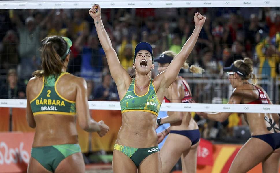 Dupla brasileira disputará ouro contra alemãs no vôlei de praia feminino
