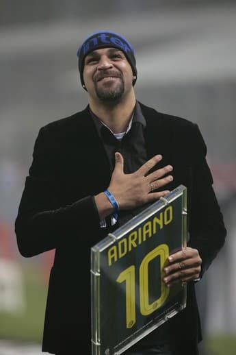 Adriano recebe homenagem do Inter de Milão e se derrete: “Parece sonho”
