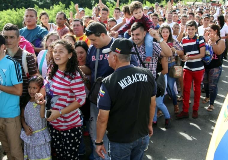 FOTOS IMPRESSIONANTES - Por que os venezuelanos estão passando fome? Especialistas culpam modelo chavista