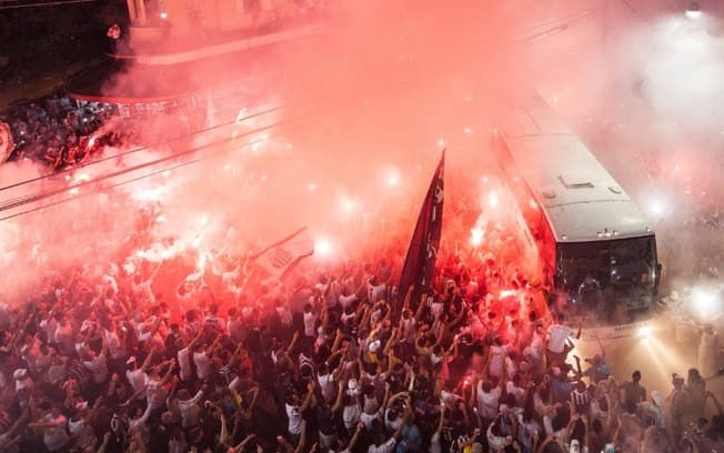 Cientistas provam que paixão pelo futebol é similar ao amor romântico