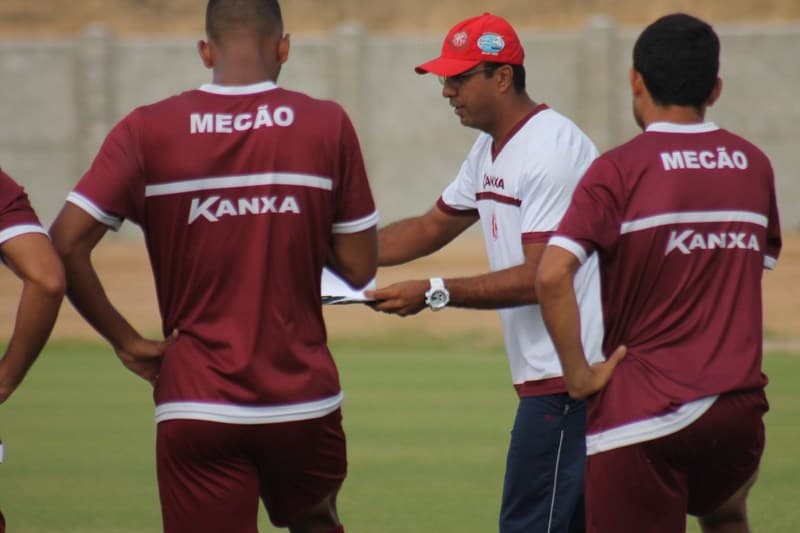 Veja relacionados do América para o jogo contra o Baraúnas, em Mossoró, nesta quarta