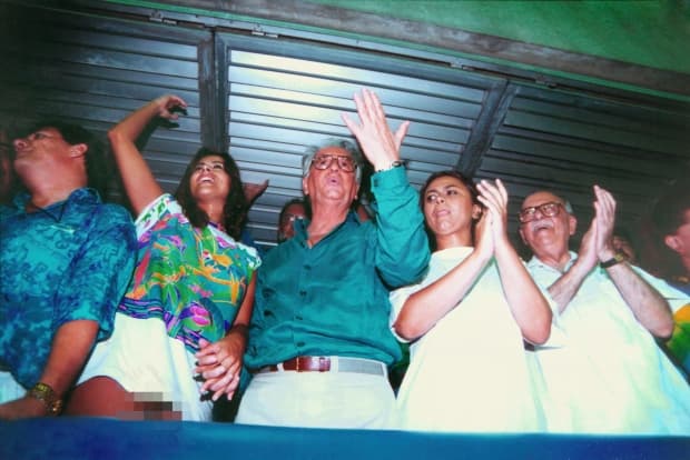 FOTOS: Uma foto de um presidente com uma modelo sem calcinha que quase provoca um golpe no Brasil