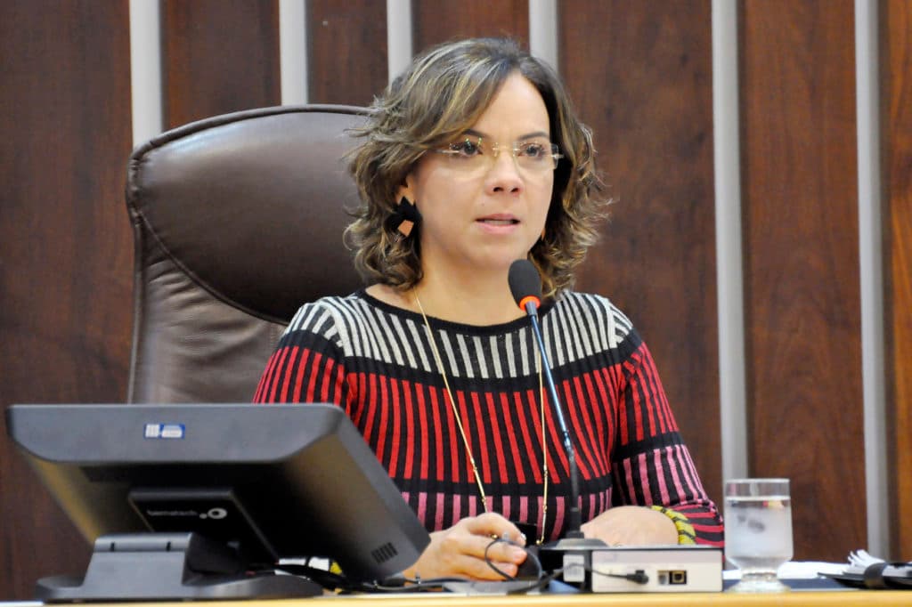 Proposta de Larissa Rosado assegura direitos a casais homoafetivos