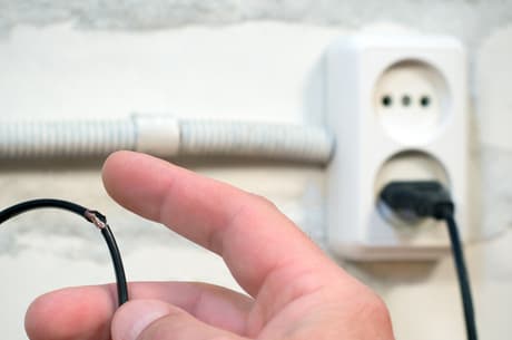 Choque elétrico mata em média dois brasileiros por dia
