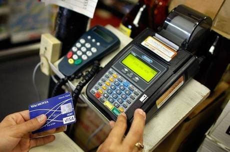 Após mudança, juros do cartão de crédito e do cheque especial aliviam bolso em fevereiro