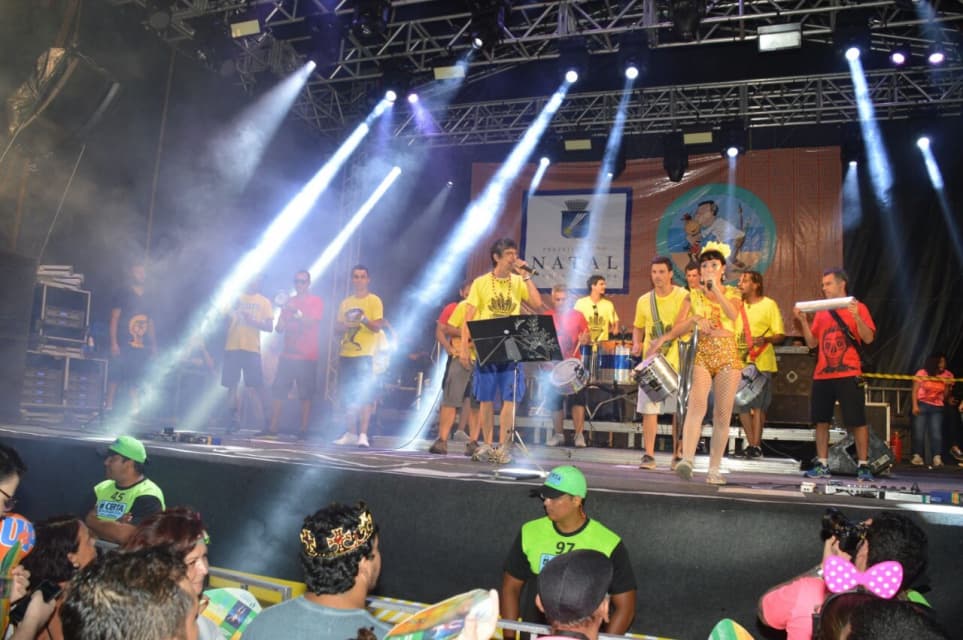 FOTOS: Monobloco animou público no terceiro dia de Carnaval em Natal