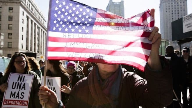 Ilegal há 16 anos, brasileira casada com americano é presa em entrevista para ‘green card'