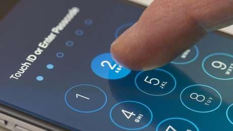 Hackers podem decifrar senhas a partir da maneira como você inclina o celular ao digitar