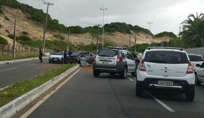 FOTO: batida feia na Via Costeira