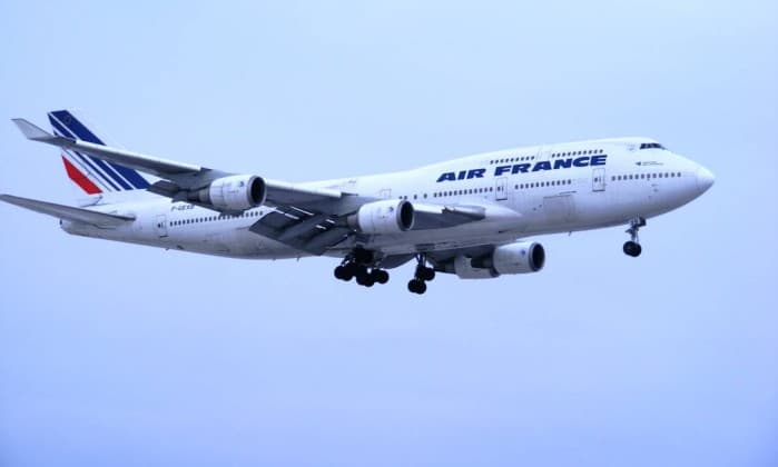 Bebê é encontrado em bagagem de mão a bordo de avião da Air France