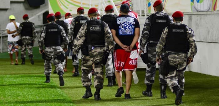 FOTOS: Torcedores do América são presos durante partida na Arena das Dunas