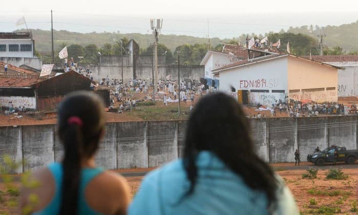 Com grande efetivo, Polícia entra na área interna de Alcaçuz; seleção e transferência de presos em operação