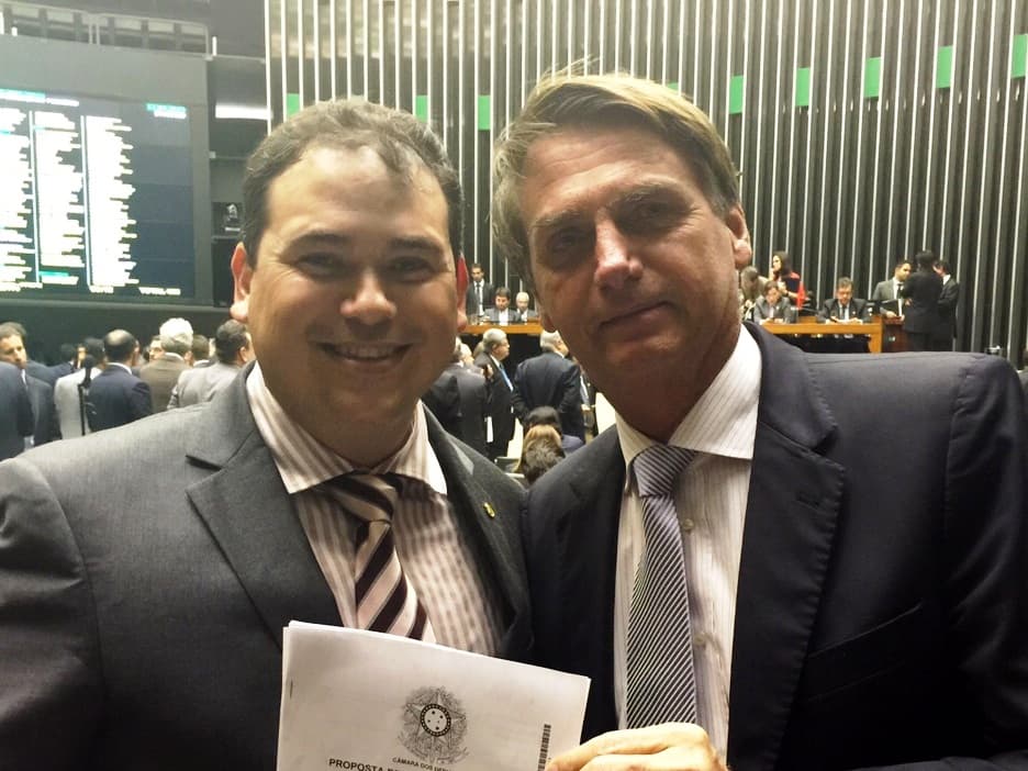 Beto Rosado e Bolsonaro apresentam projeto para instalação de bloqueadores de celular nos presídios