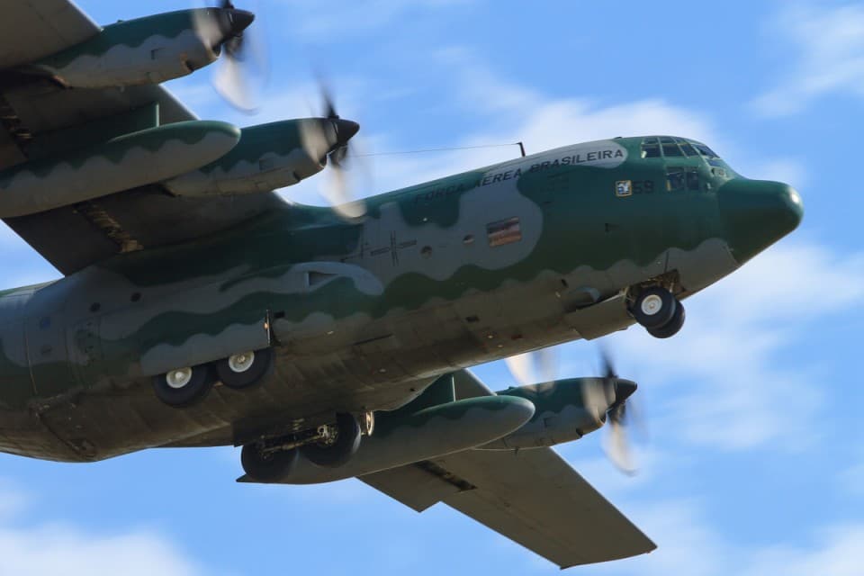 É DE GRAÇA: Saiba como funciona a “carona” em aviões da FAB, inclusive, embarcando de Natal