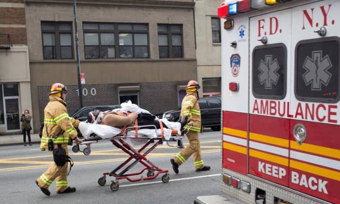 Descarrilamento de trem deixa mais de cem feridos em Nova York
