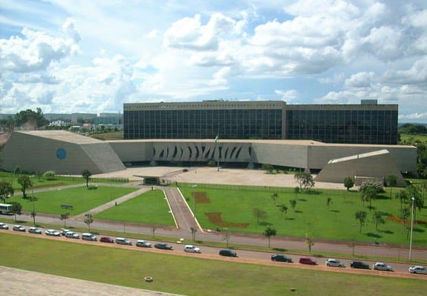 Políticos acusam Supremo de ‘criminalizar' doações