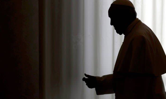 Papa pede aos jovens que troquem ‘a vida no sofá' por um mundo melhor