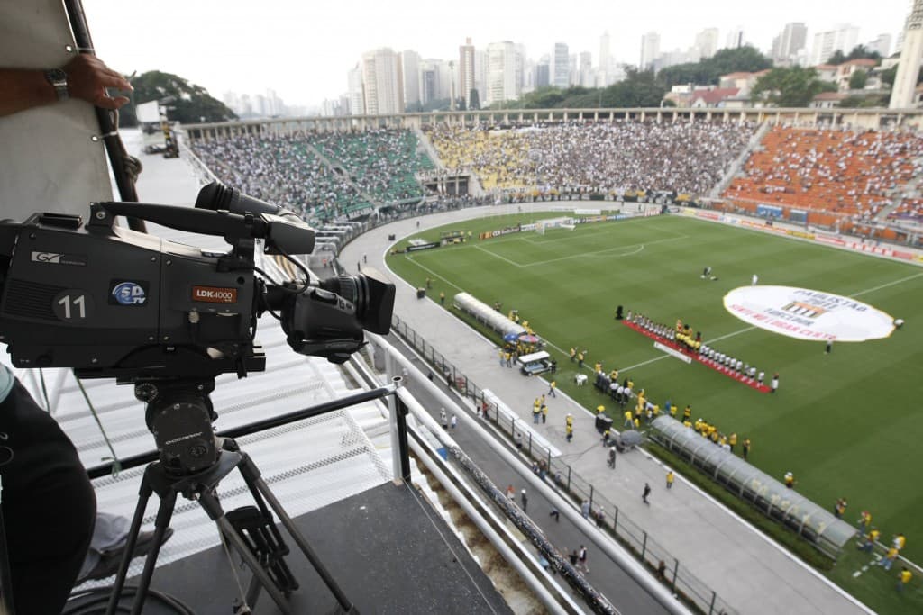 Por que a Globo precisa de um concorrente para transmitir futebol no Brasil