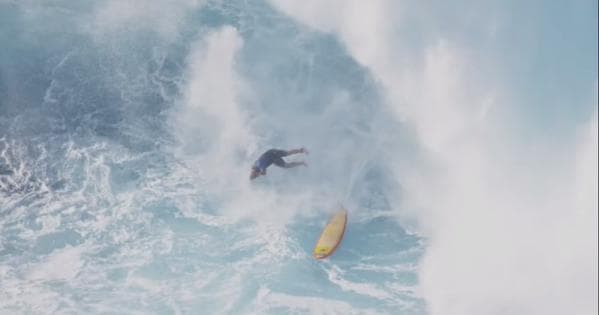VÍDEO: Surfista brasileiro é indicado ao prêmio de ‘Vaca do Ano'