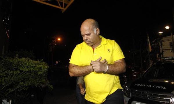 FOTO: Homem é preso por aplicar ‘Boa noite Cinderela' em gays de meia-idade