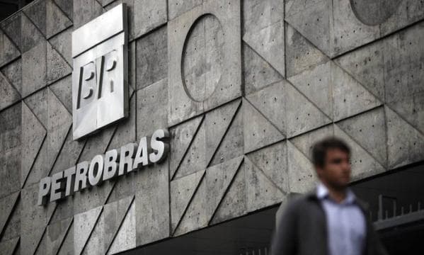 FMI reduz previsão de crescimento do Brasil para retração de 1%