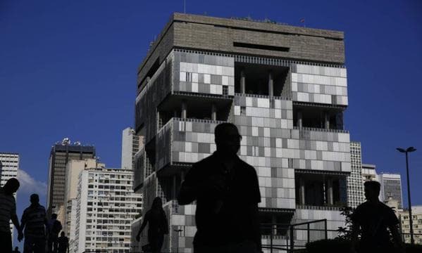 Cresce risco de calote de empresas brasileiras, diz FMI
