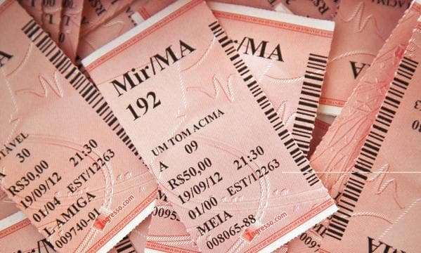Câmara dos Deputados aprova obrigatoriedade da venda de meia-entrada pela internet