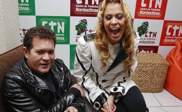 Joelma presta queixa contra Chimbinha em delegacia do Pará