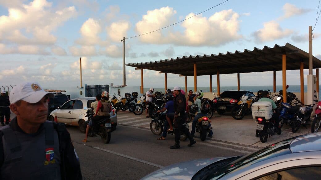 CPRE fiscaliza veículos na Via Costeira e apreende 12 motocicletas com irregularidades
