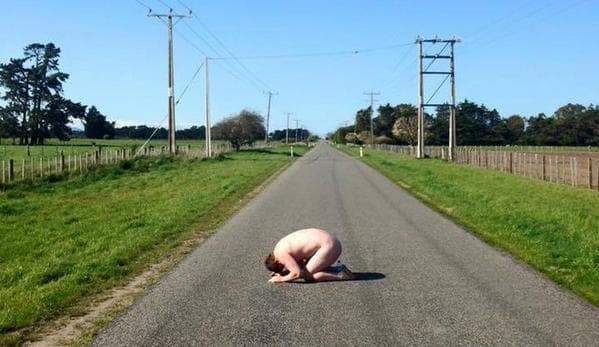 (FOTOS): Moda na internet agora é posar como frango congelado