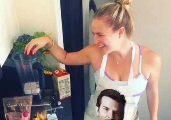 FOTOS: Popular blogueira vegetariana entra em ‘crise' e volta a comer carne