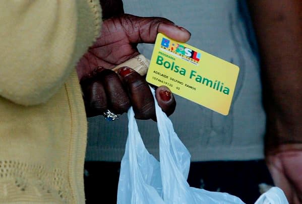 Bolsa Família terá reajuste, afirma ministra do Desenvolvimento Social