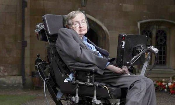 Stephen Hawking: para sobreviver, homem terá que deixar a Terra