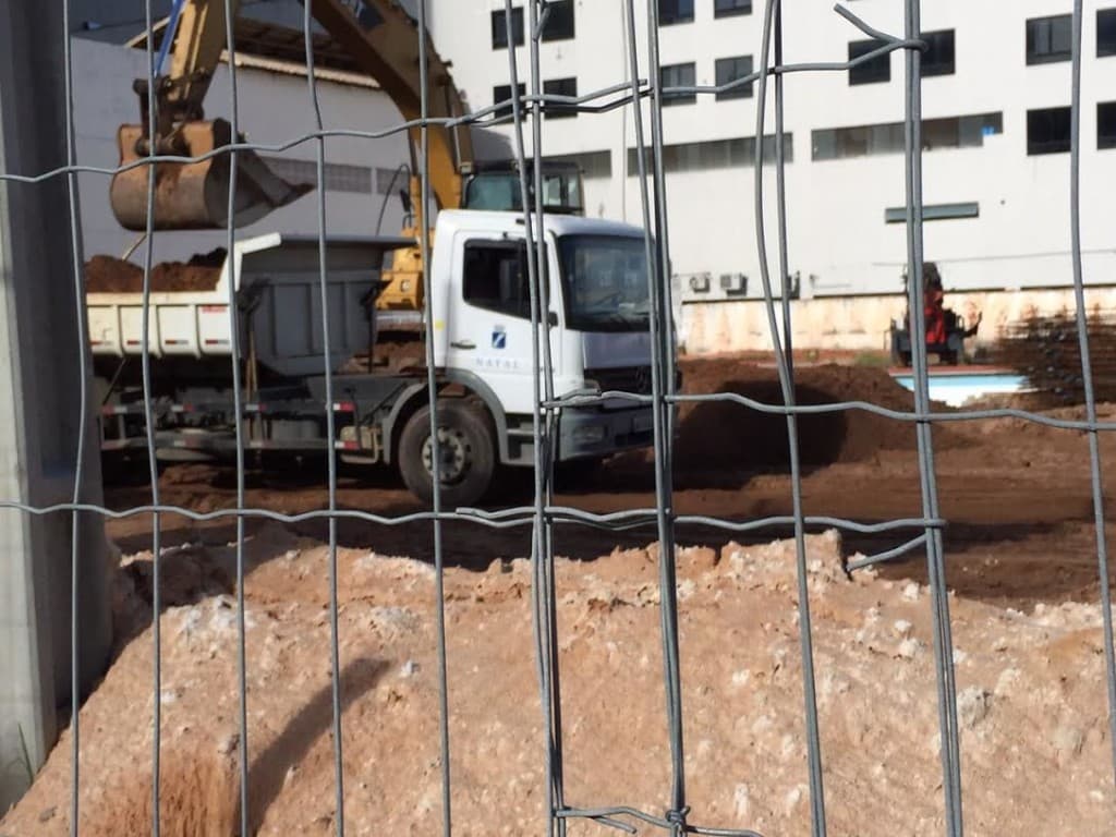 Prefeitura do Natal esclarece uso de caçamba em obra particular