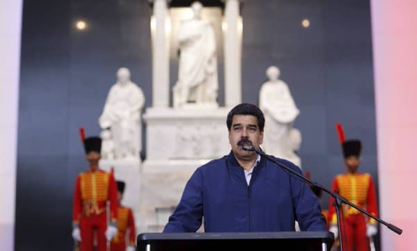 ABERRAÇÃO - GOLPE NO POVO: Venezuela impõe corte de luz de 4 horas diárias para economizar energia