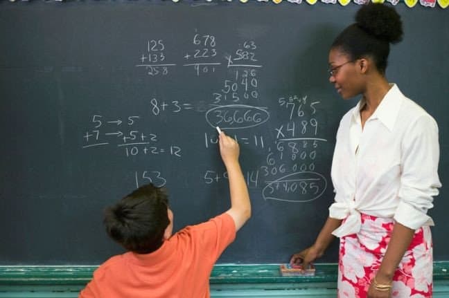 Por que o salário dos professores brasileiros ainda é tão baixo?