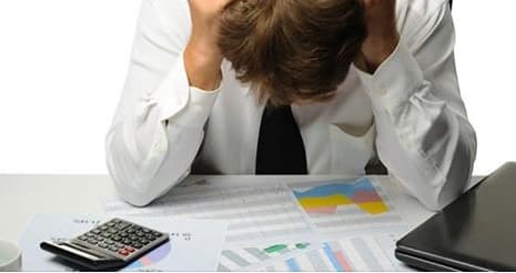 Brasileiros estão com dificuldades para pagar até as contas básicas, diz SPC