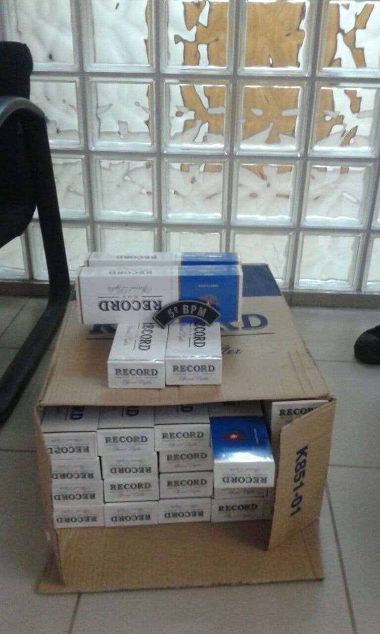 FOTO: PM apreende carga de cigarros contrabandeados em Natal
