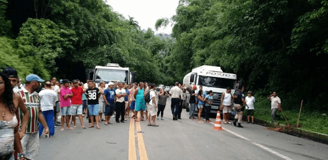 PRF vai notificar “curiosos” que filmam e fotografam acidentes nas rodovias