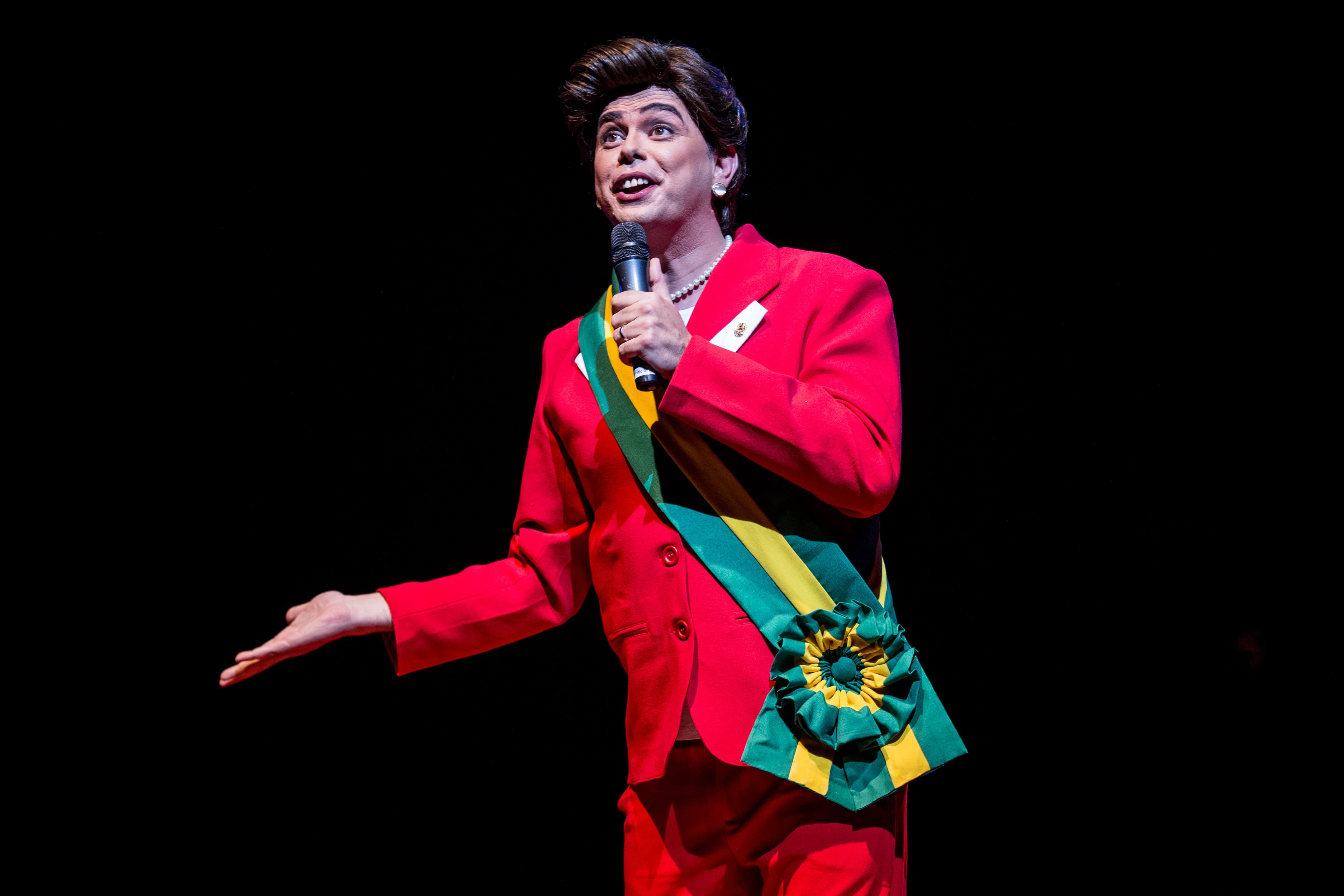 “Dilma Ducheff” traz humor e irreverência ao Teatro Riachuelo nesta sexta-feira