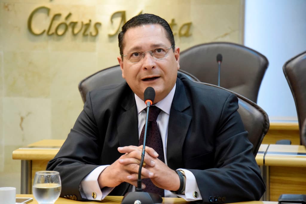 Ezequiel pede retomada das obras do acesso sul ao aeroporto Aluízio Alves