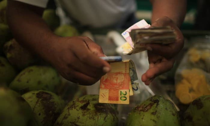 Mercado já aposta em queda de 1,7% do PIB e inflação de 9,15% em 2015