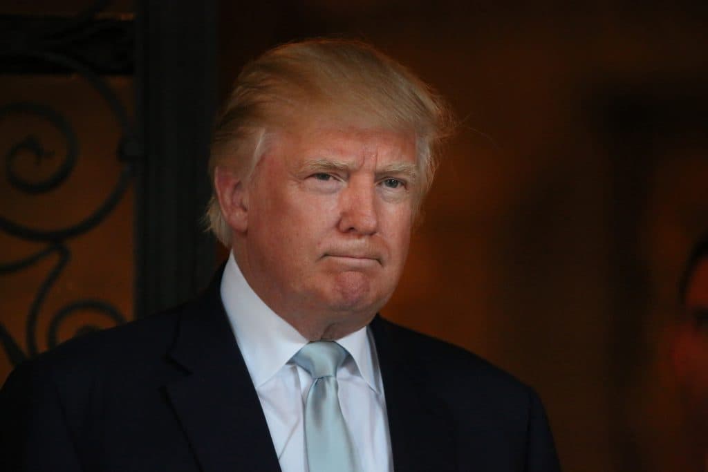 Trump diz que opinião de juiz que bloqueou ordem migratória é ‘ridícula'