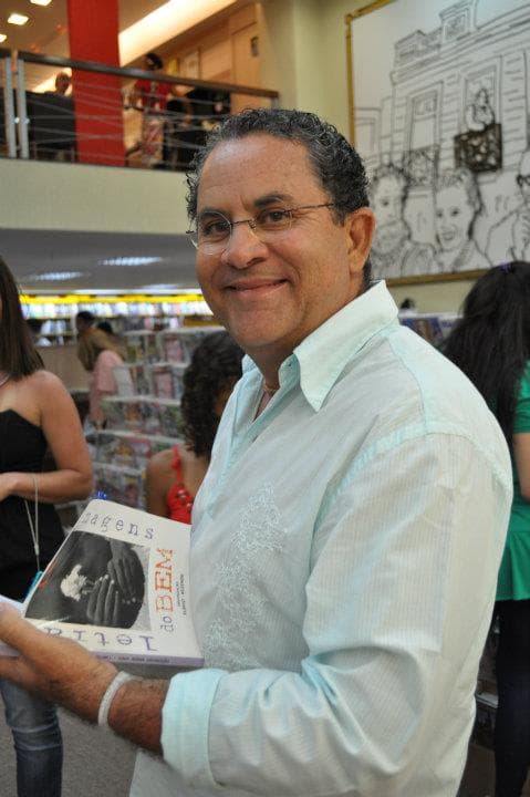 MEIO-DIA CIDADE desta segunda em RESENHA com o escritor e jornalista Flávio Rezende