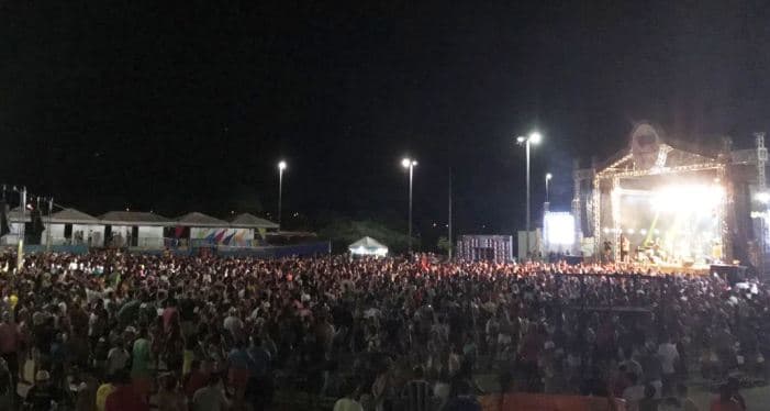 CAICÓ -(FOTOS): Foliões lotaram a Ilha de Sant'Ana na noite de domingo