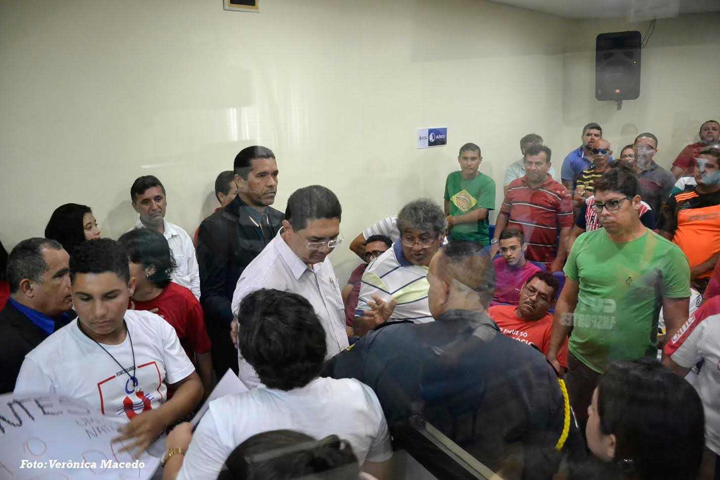 Discussão do aumento da tarifa na CMN acaba em tapa