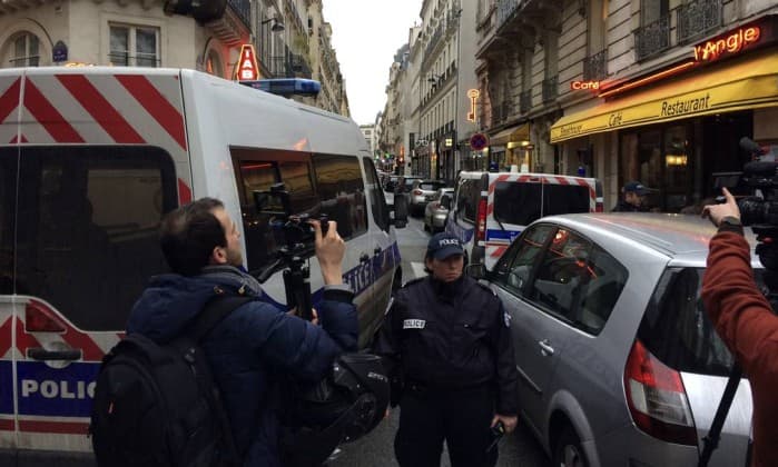 Homem que atacou Louvre entrou como egípcio na França, diz mídia