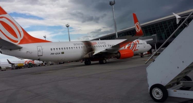 Passageiro relata os momentos de tensão dentro de avião incendiado